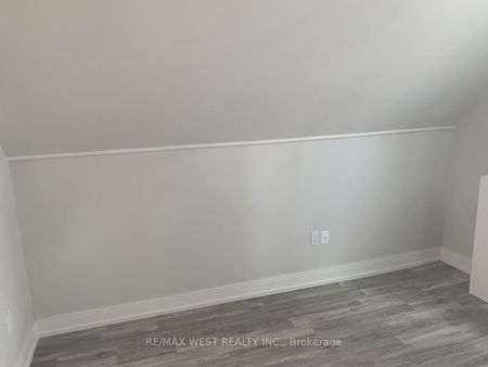 Detached Home For Lease | W8129366 - Photo 2