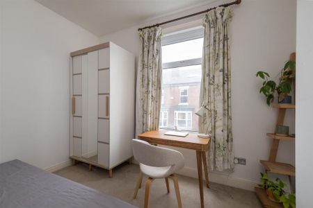 2 bedroom terraced house to rent - Photo 4