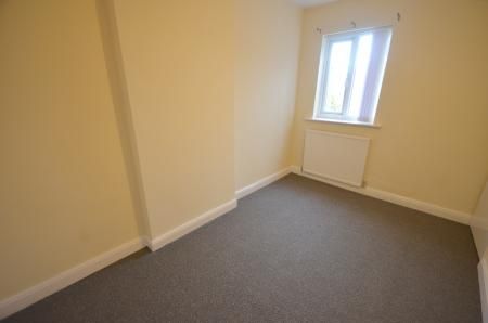 3 bedroom Terraced House To Let - Photo 2