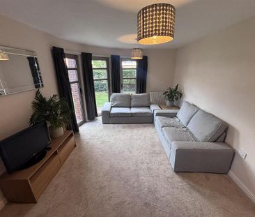 2 bedroom ground floor flat to rent - Photo 2