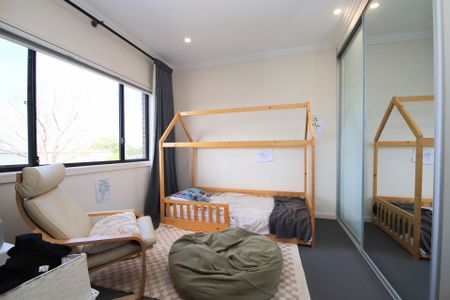 Modern Four Bedroom Duplex - Photo 2