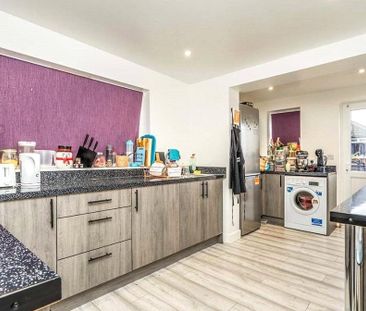 4 bedroom terraced house to rent - Photo 5