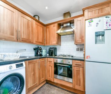 2 Bed Terraced House, Queen Street, CR0 - Photo 2