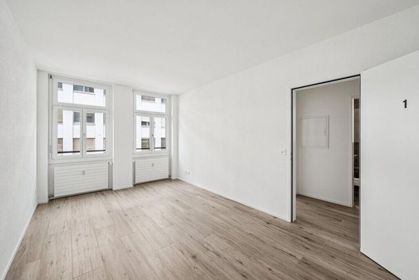 Stylish 3-room apartment on the 1st floor in a central location in Basel - Photo 1