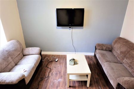 4 bedroom House in Burley Lodge Terrace, Leeds - Photo 5
