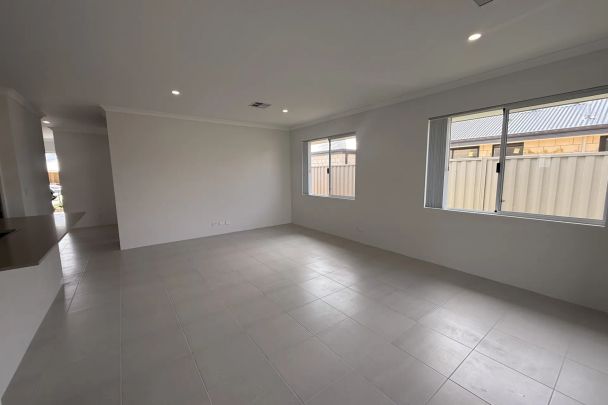 Stylish Family Home in Prime Secret Harbour Location - Photo 1