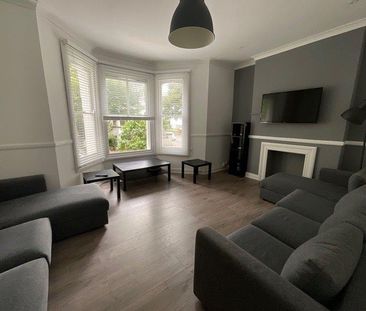 6 bedroom house to rent - Photo 2