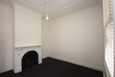 Charming Three-Bedroom Victorian Cottage - Photo 3