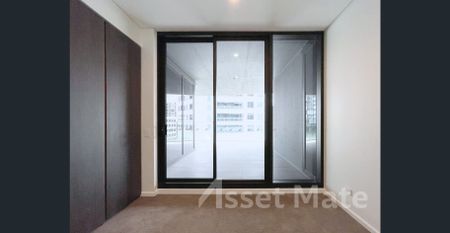 Iconic Building LANDMARK 1 Bedroom Apartment with Spacious Balcony - Photo 3