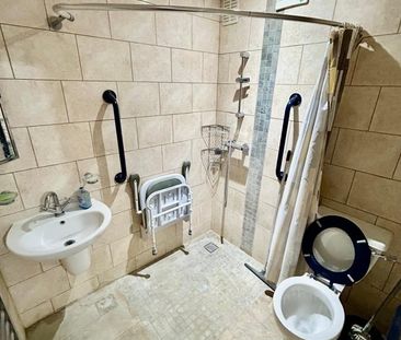 Room in a Shared House, Fairgreen Road, CR7 - Photo 3