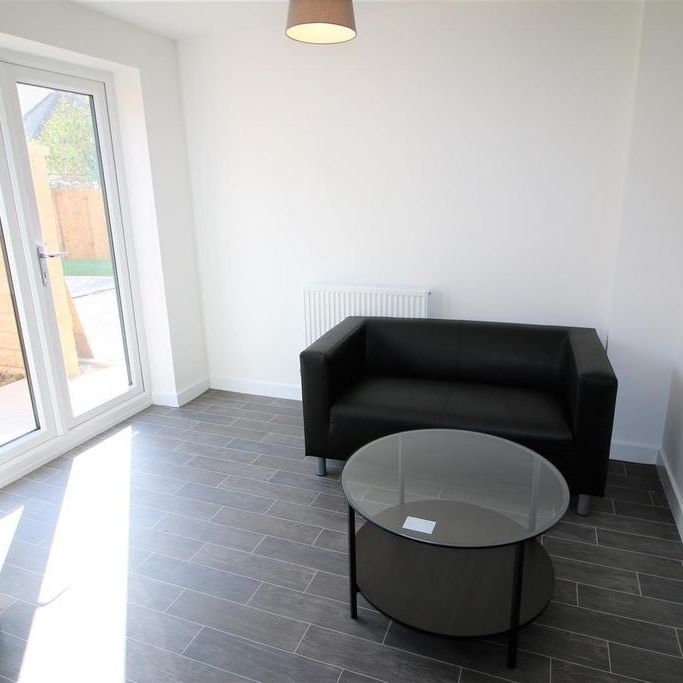 5 bedroom private hall to rent - Photo 1