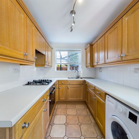 3 bed end of terrace house to rent in Kite Wood Road, Penn, HP10 8HH - Photo 4