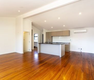 Modern 4-Bedroom Home for Rent in North New Brighton - Photo 6