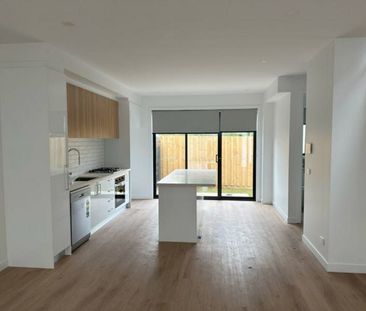 Quality And Style, Ready to Move In - Photo 5