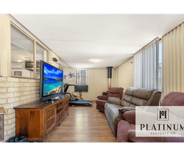 Stylish 4-Bedroom Family Home in Peaceful Greenfields - Photo 1