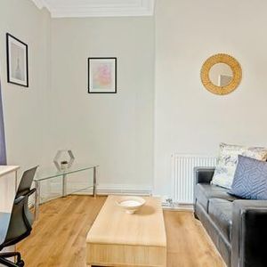 9 BROOKFIELD ROAD Leeds - LS6 4EJ - Photo 2