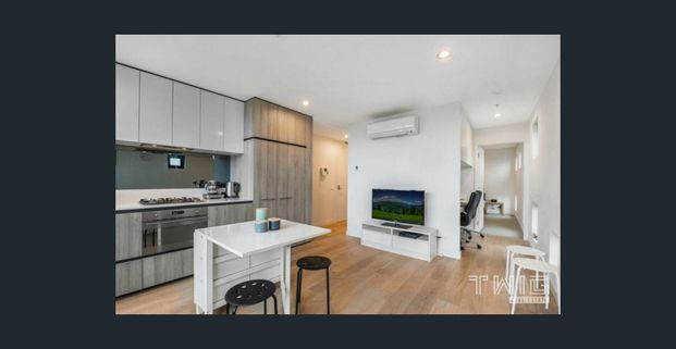 Spacious Apartment with Amazing Views - Photo 1