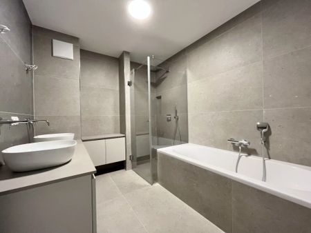 Helle Top ausgestattete Wohnung mit großem Balkon! - Photo 5