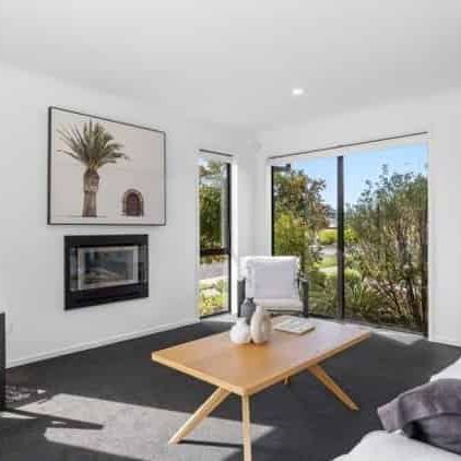 Sunny 4-Bedroom Ex Showhome - Photo 1