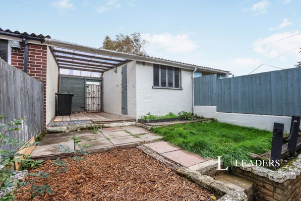 3 bedroom house to rent Hercules Road, Poole, Dorset, BH15 - Photo 1