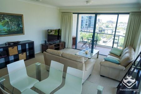 LARGE APARTMENT WITH 2 CARPARKS - Photo 5