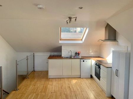 2 bedroom apartment to rent Garlands Road, Redhill, Surrey, RH1 - Photo 2