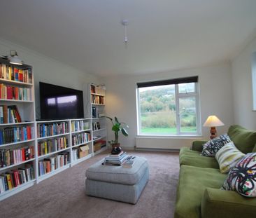 Grosvenor Bridge Road - Photo 1