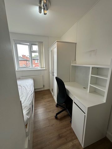 3 Bed Semi-Detached House, Egremont Avenue, M20 - Photo 2