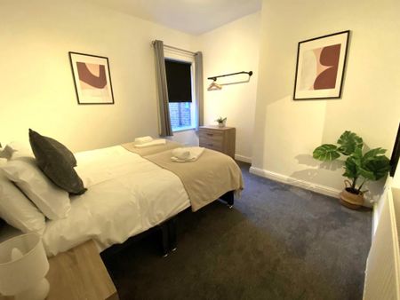 4 bedroom terraced house to rent - Photo 4