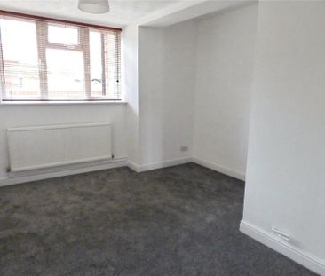 4 bedroom semi-detached house to rent - Photo 6