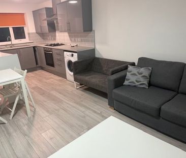 2 Bed Maisonette, Syon Park Close, NG2 - Photo 2