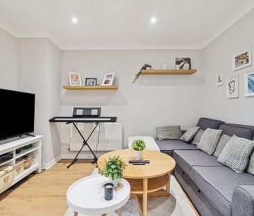 2 bedroom flat to rent - Photo 2