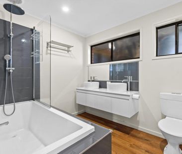 Spacious Family Home with Exceptional Entertaining - Photo 5