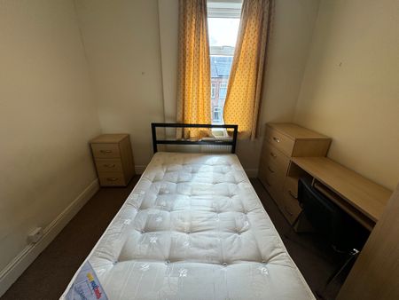 Queen Victoria Street, South Bank - P1076 - Photo 4