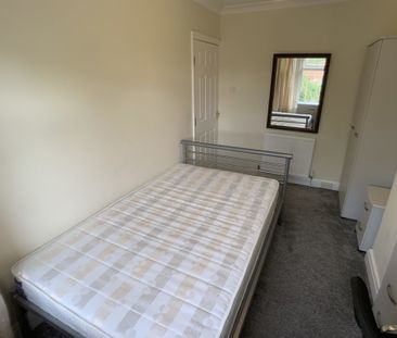 Temple Avenue, Tang Hall - P1067 - Photo 6