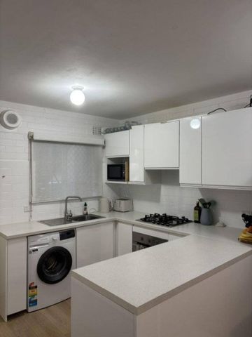 2 bedroom 1 bathroom unit - Photo 3
