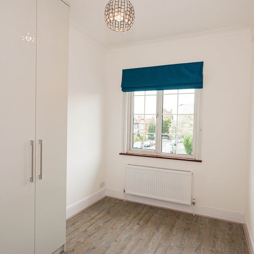 3 Bed Flat, Woodberry Crescent, N10 - Photo 1