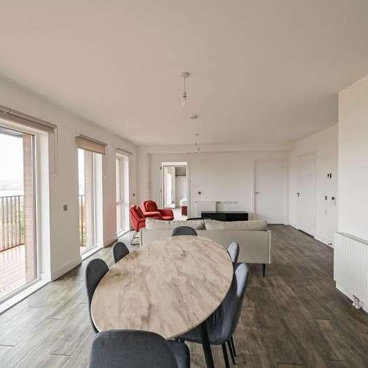 Millet Place, Royal Docks, E16 - Photo 1