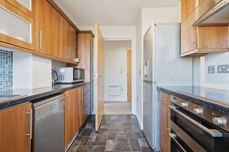 Coningsby Avenue, London, NW9 - Photo 5