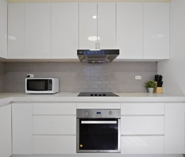 Chippendale - Photo 1