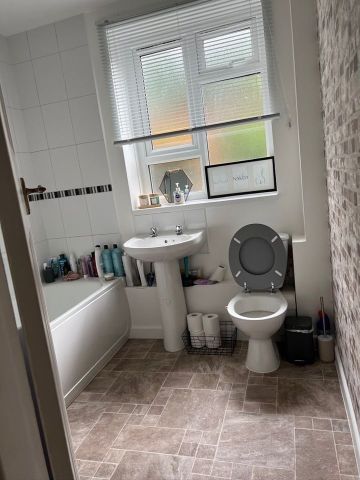 2 Bed Flat, Fairfield Drive, SW18 - Photo 5