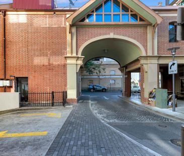 Spacious & Stylish Apartment in the heart of the East End! - Photo 5