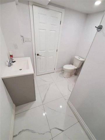 For Lease - 1236 Atkins Drive, Newmarket, Ontario - Photo 4