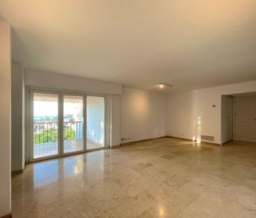 Elegante apartamento con terraza, piscina, vistas al mar, parking, ... - Photo 6