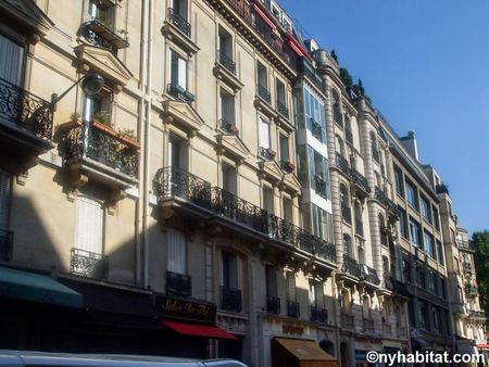 Logement à Paris, Location meublée - Photo 2