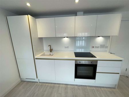 A 1 bedroom first floor apartment to rent in central Caversham, within 0.6 of a mile from Reading's train station. - Photo 5