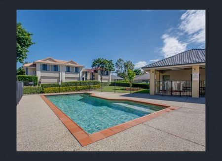 A 3 bedroom townhouse in sought after Corinda - Photo 2