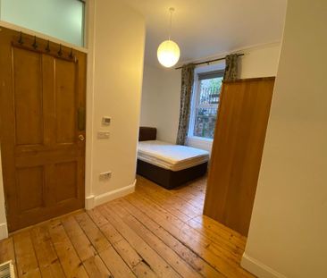 3 bedroom flat to rent - Photo 5