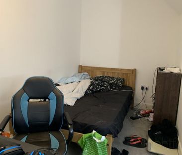 3 bedroom flat to rent - Photo 2