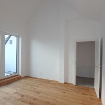TOP DACHGESCHOSSWOHNUNG MIT TERRASSE - Photo 1